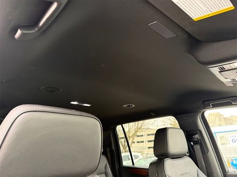 Used 2025 GMC Yukon Denali w/ Denali Reserve Package image 15