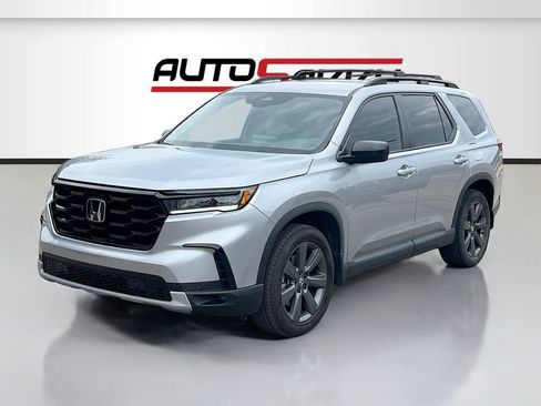 Used 2025 Honda Pilot Sport image 3
