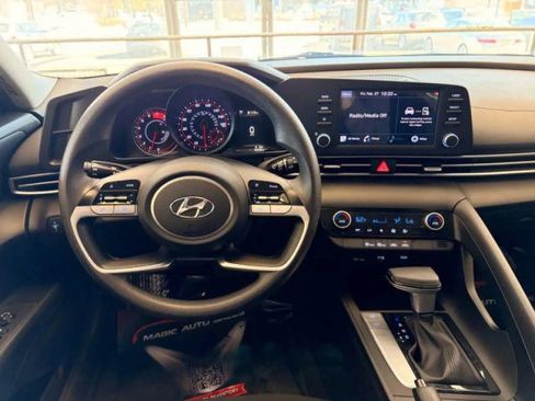 Used 2022 Hyundai Elantra SEL FWD image 24
