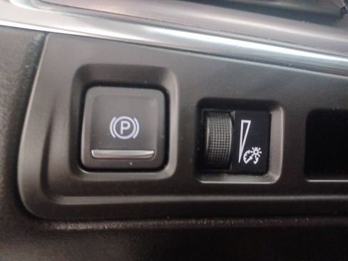 Used 2019 Cadillac XT5 Luxury FWD image 19