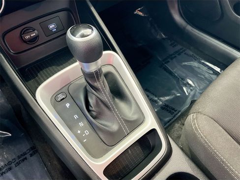 Used 2021 Hyundai Venue SE image 16