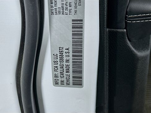 Used 2025 Jeep Grand Cherokee L Laredo image 12