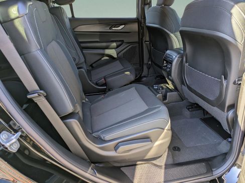 New 2025 Jeep Grand Cherokee L Laredo image 14