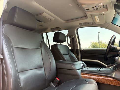 Used 2018 Chevrolet Suburban Premier AWD/4WD image 31