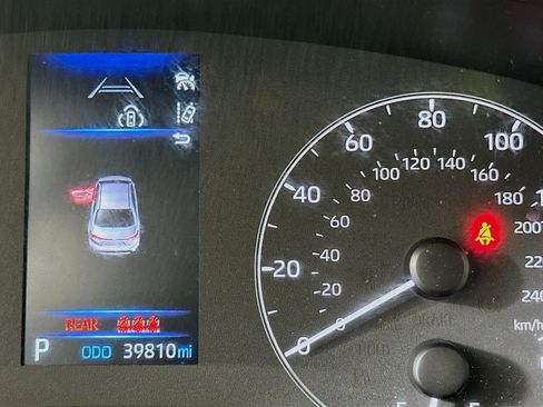 Used 2023 Toyota Corolla LE FWD image 18