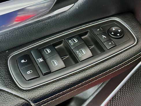 Used 2019 RAM 1500 Laramie w/ Off Road Group image 15