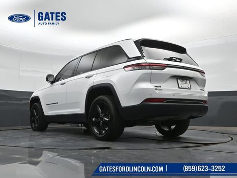 Used 2023 Jeep Grand Cherokee Limited w/ Black Appearance Package AWD/4WD image 45