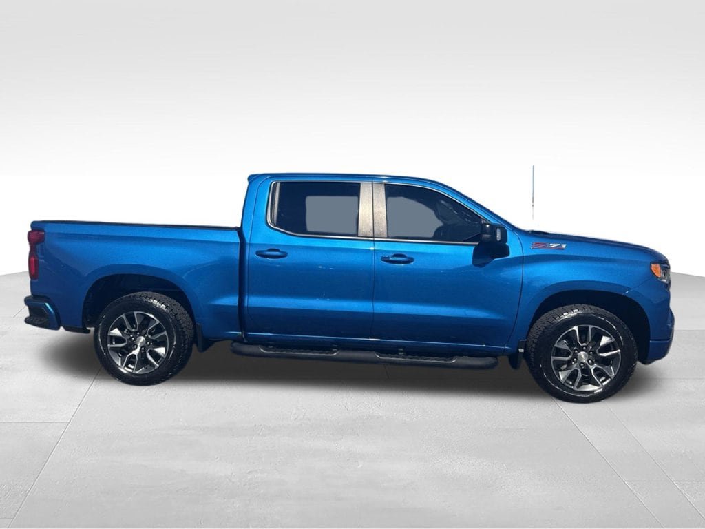 Used 2022 Chevrolet Silverado 1500 RST w/ Convenience Package II AWD/4WD image 2