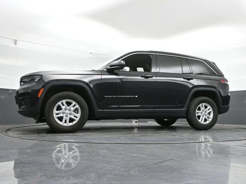 Used 2023 Jeep Grand Cherokee Laredo w/ Luxury Tech Group I AWD/4WD image 44