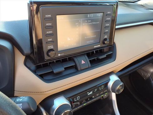Used 2021 Toyota RAV4 XLE AWD/4WD image 32