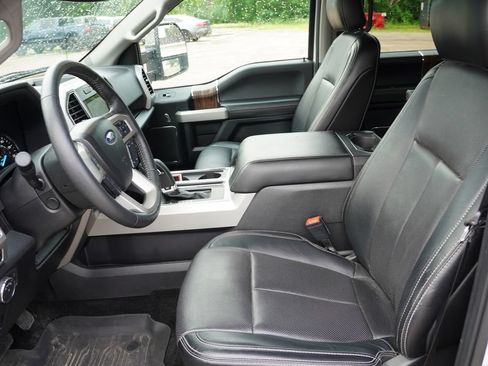 Used 2018 Ford F150 Lariat w/ Equipment Group 502A Luxury AWD/4WD image 4