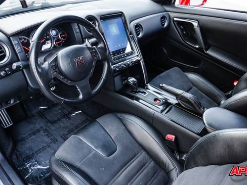 Used 2014 Nissan GT-R Premium image 2