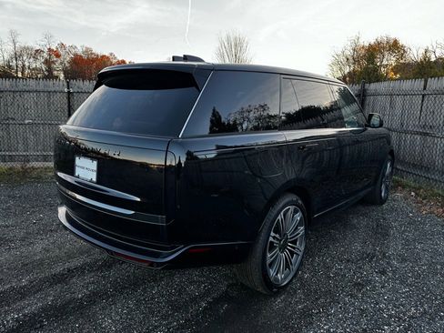 New 2025 Land Rover Range Rover Long Wheelbase SE image 6