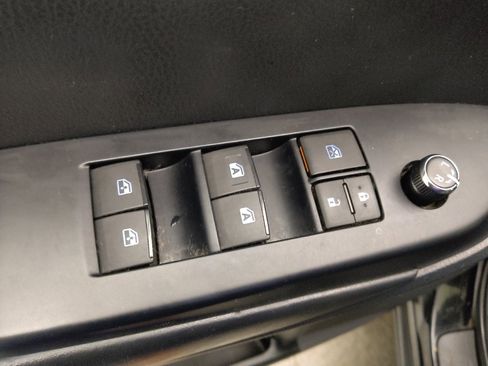 Used 2019 Toyota Highlander XLE image 27