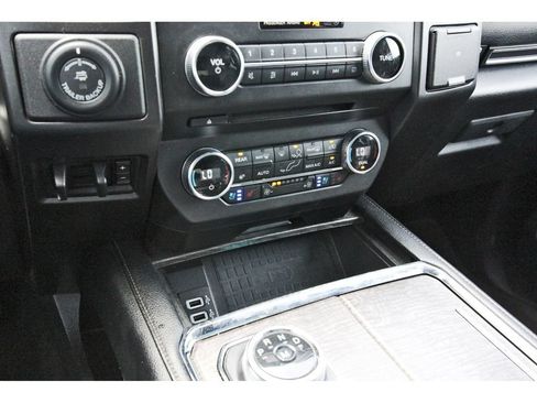 Used 2018 Ford Expedition Limited w/ Equipment Group 302A RWD image 28