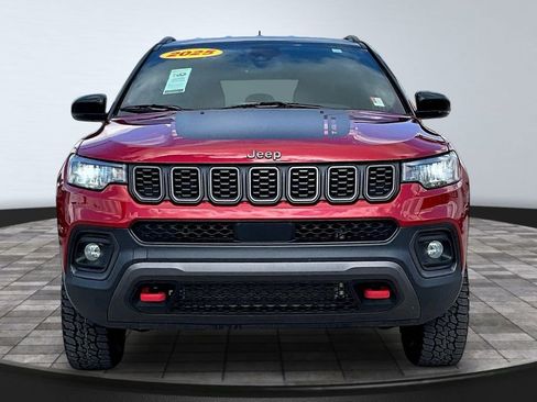 Used 2025 Jeep Compass Trailhawk AWD/4WD image 3