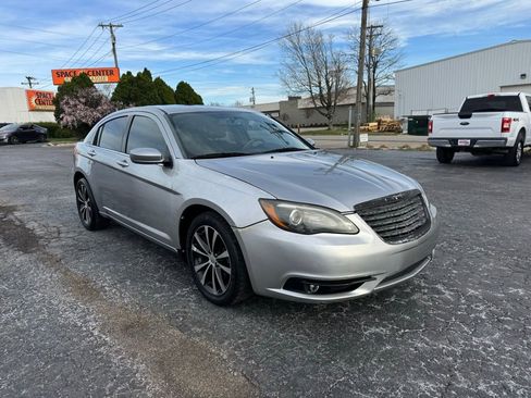 Used 2013 Chrysler 200 Limited w/ Sun/Sound Group image 7