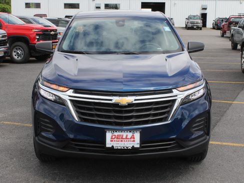 Used 2023 Chevrolet Equinox LS w/ LS Convenience Package AWD/4WD image 2