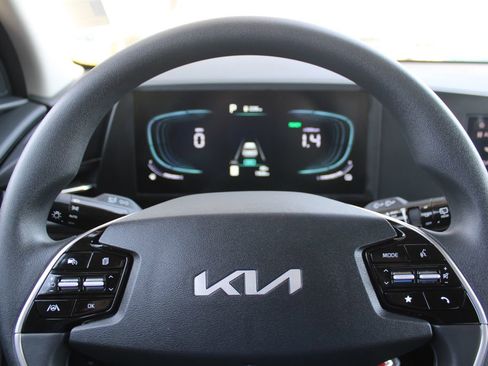 Used 2025 Kia Niro LX image 24