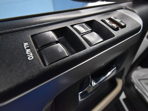 Used 2018 Toyota 4Runner 4WD image 5