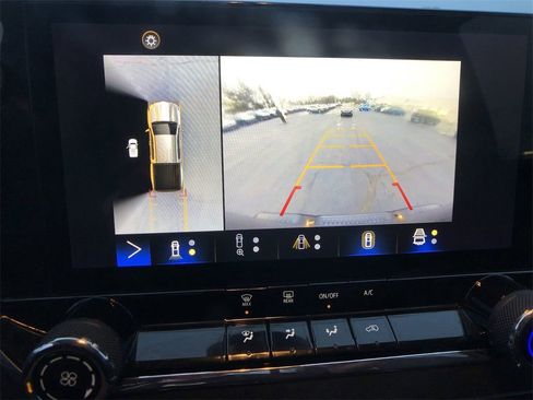 Used 2023 Chevrolet Colorado Trail Boss w/ Technology Package image 17