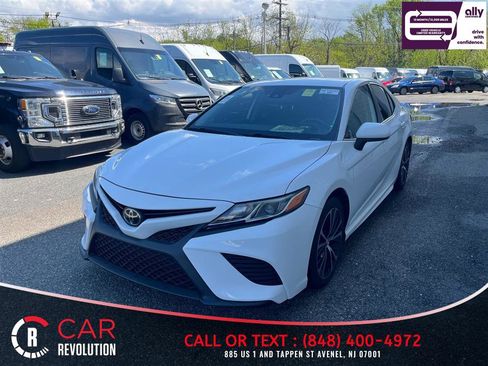 Used 2019 Toyota Camry SE FWD image 4