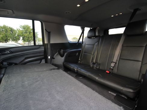 Used 2019 Chevrolet Suburban LT image 6