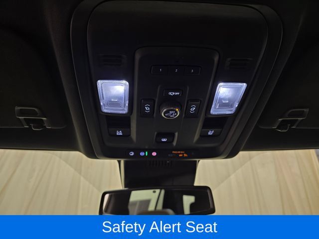 Used 2024 GMC Yukon AT4 w/ Technology Package AWD/4WD image 23