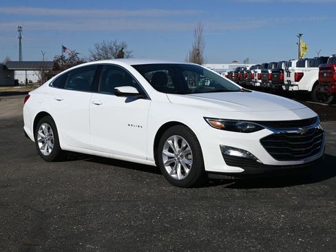 Used 2024 Chevrolet Malibu LT image 3