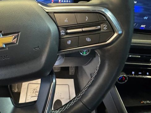 Used 2025 Chevrolet Traverse LT AWD/4WD image 12