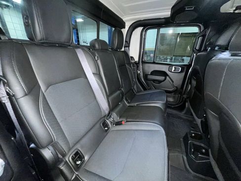 Used 2023 Jeep Gladiator Sport S image 28