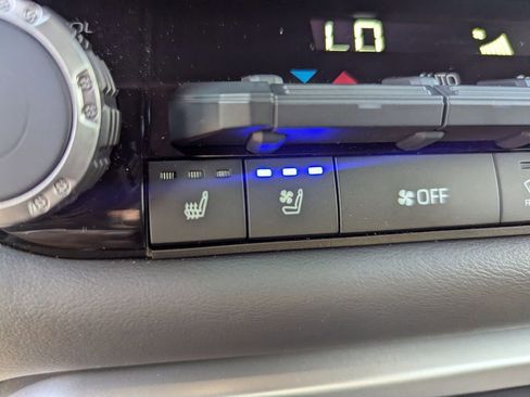 Used 2025 Toyota Tundra Platinum image 22