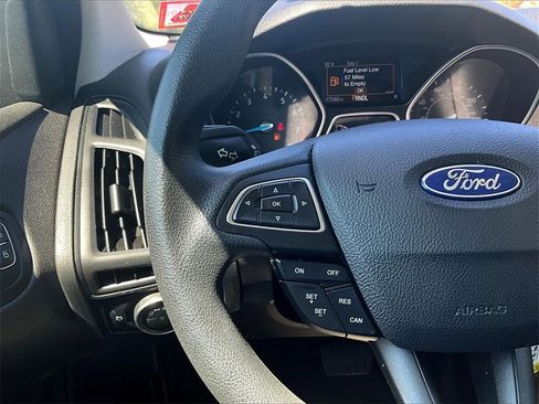 Used 2017 Ford Focus SE image 16