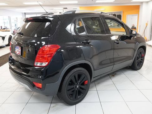 Used 2020 Chevrolet Trax LT w/ Sun & Sound Package image 12