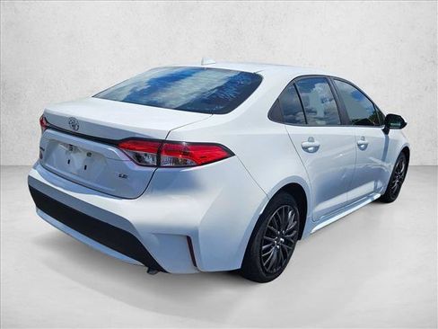 Used 2021 Toyota Corolla LE FWD image 2