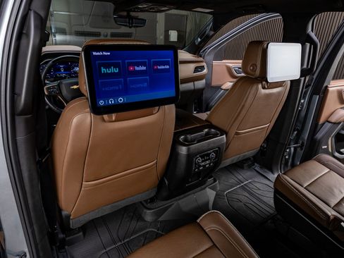 Used 2024 Chevrolet Suburban High Country w/ Advanced Technology Package AWD/4WD image 34