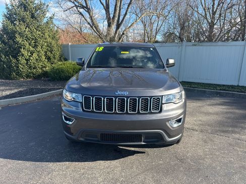 Used 2018 Jeep Grand Cherokee Laredo image 2