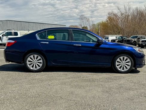 Used 2015 Honda Accord EX image 2