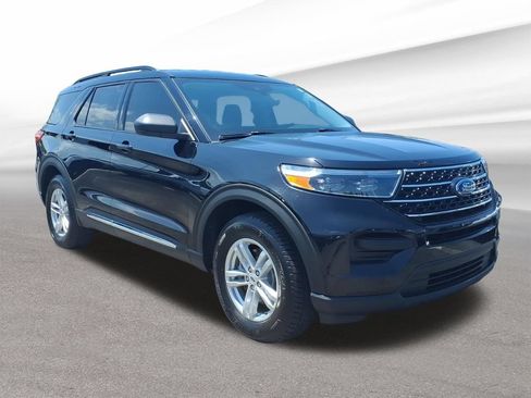 Used 2021 Ford Explorer XLT AWD/4WD image 7