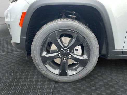 New 2025 Jeep Grand Cherokee L Altitude image 15