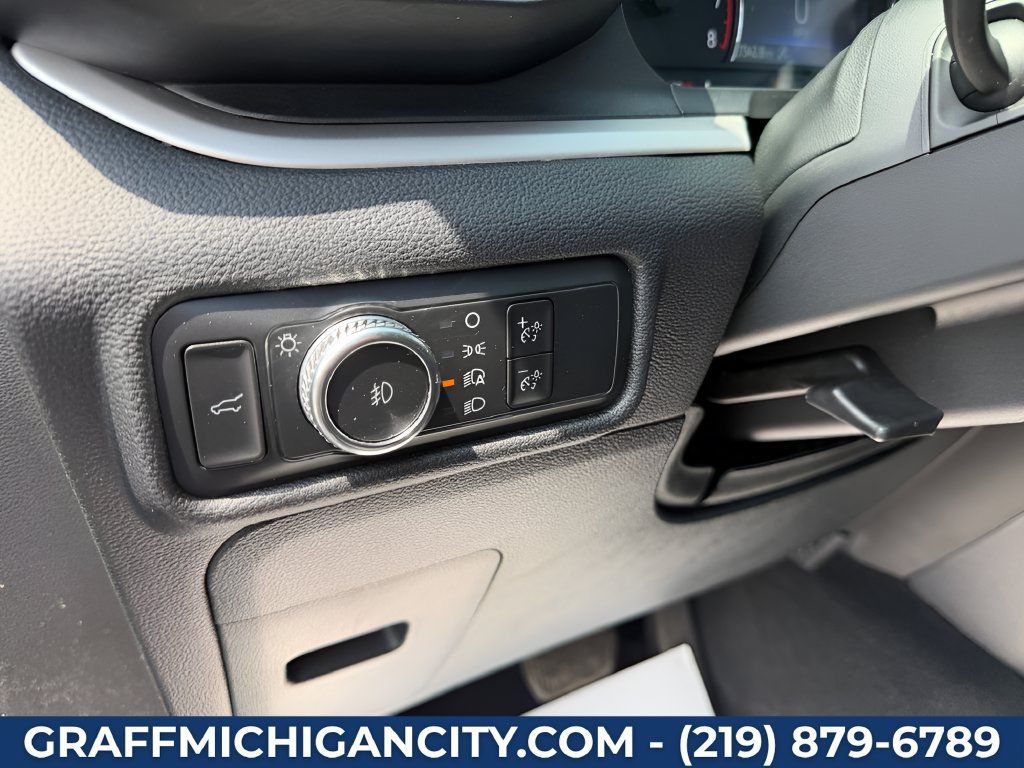 Used 2022 Ford Explorer XLT w/ Equipment Group 202A AWD/4WD image 12