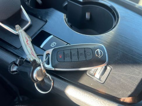 Used 2025 Nissan Rogue SV FWD image 21