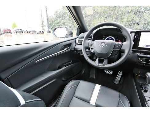 Used 2025 Toyota Camry SE w/ Multimedia Upgrade Package FWD image 6
