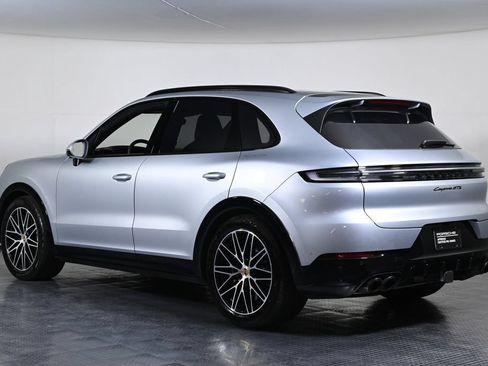 Certified 2025 Porsche Cayenne GTS AWD/4WD image 3