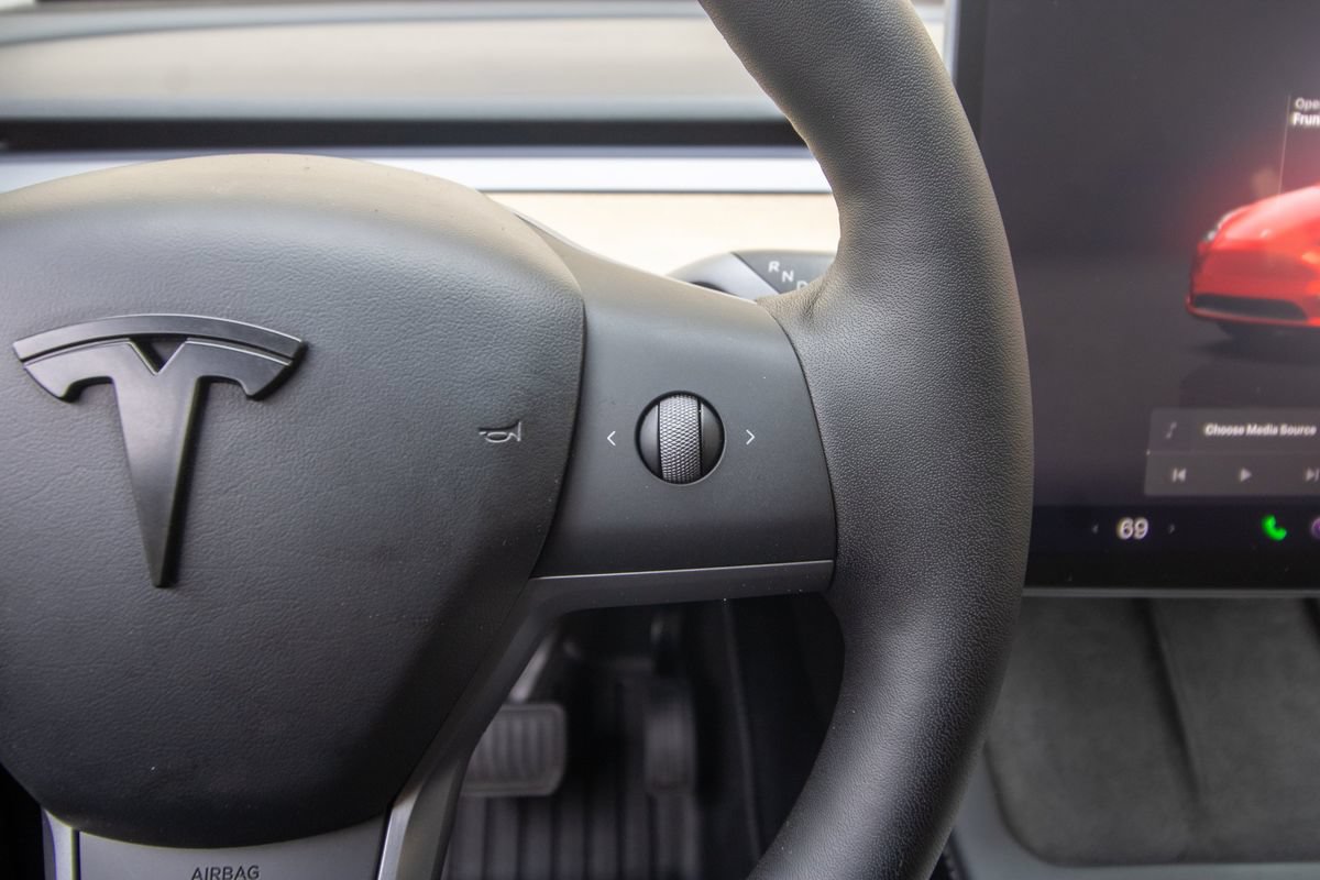 Used 2023 Tesla Model Y Long Range AWD/4WD image 35