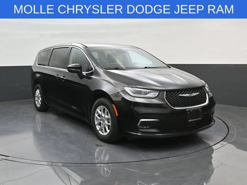 Used 2023 Chrysler Pacifica Touring-L FWD image 1