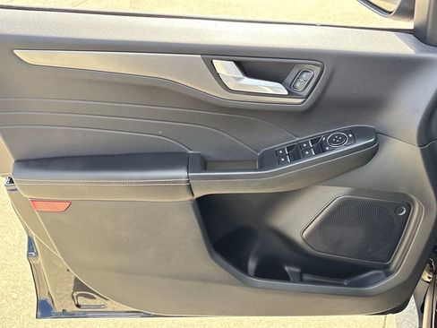 Certified 2025 Ford Escape SE image 15