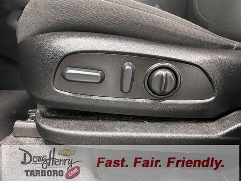 Used 2022 Chevrolet Traverse LT image 29