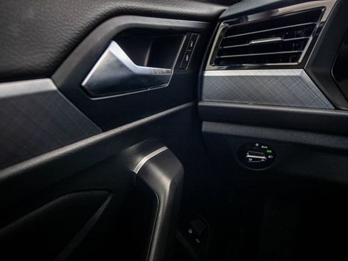Used 2024 Volkswagen Jetta SE w/ Panoramic Sunroof Package FWD image 34