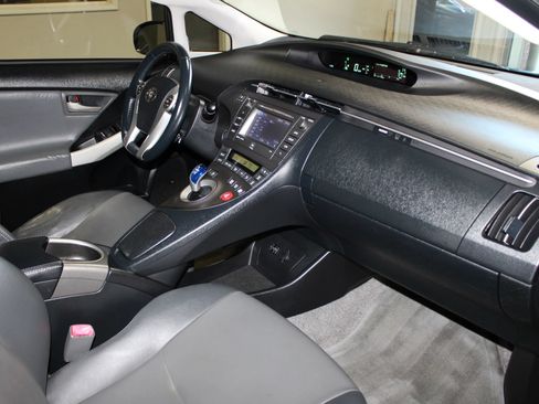 Used 2013 Toyota Prius Four FWD image 27